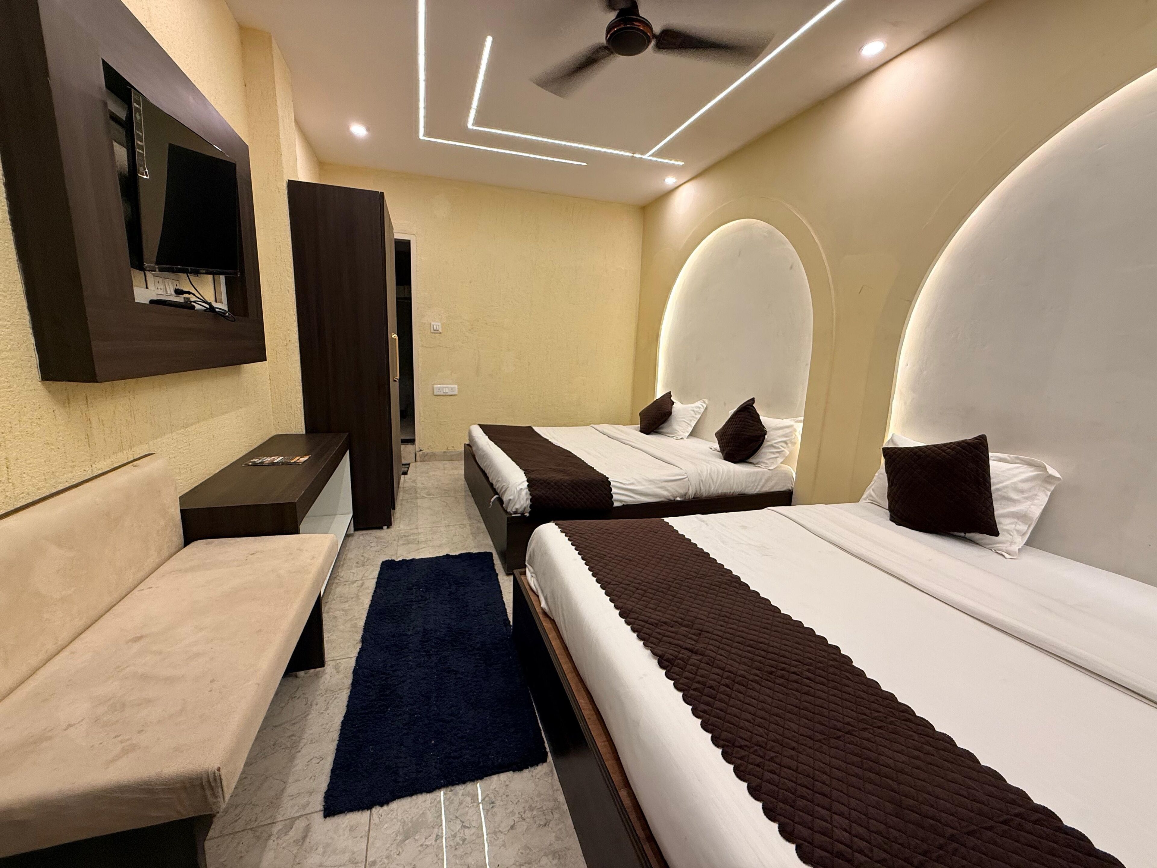 ห้องดีลักซ์ดับเบิลหรือทวิน, วิวเมือง | พื้นที่ทำงานแบบใช้แล็ปท็อป, Wi-Fi ฟรี