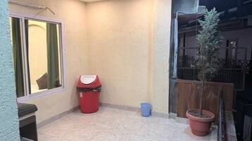 Habitación Deluxe con 1 cama doble o 2 individuales, vistas a la ciudad | Terraza o patio