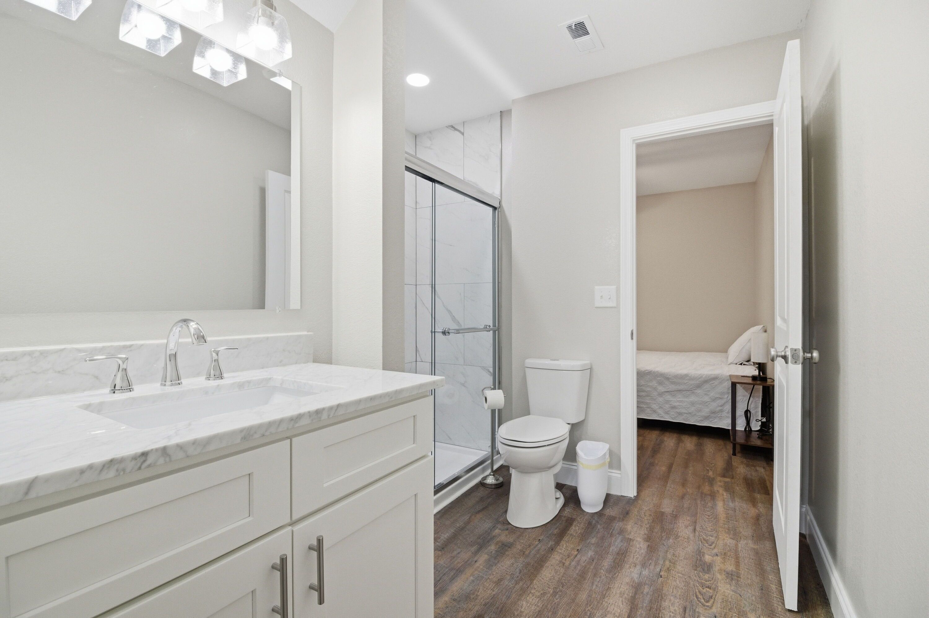 Signature House, 4 Bedrooms, Kitchen | Bathroom | Shower, free toiletries, hair dryer, towels