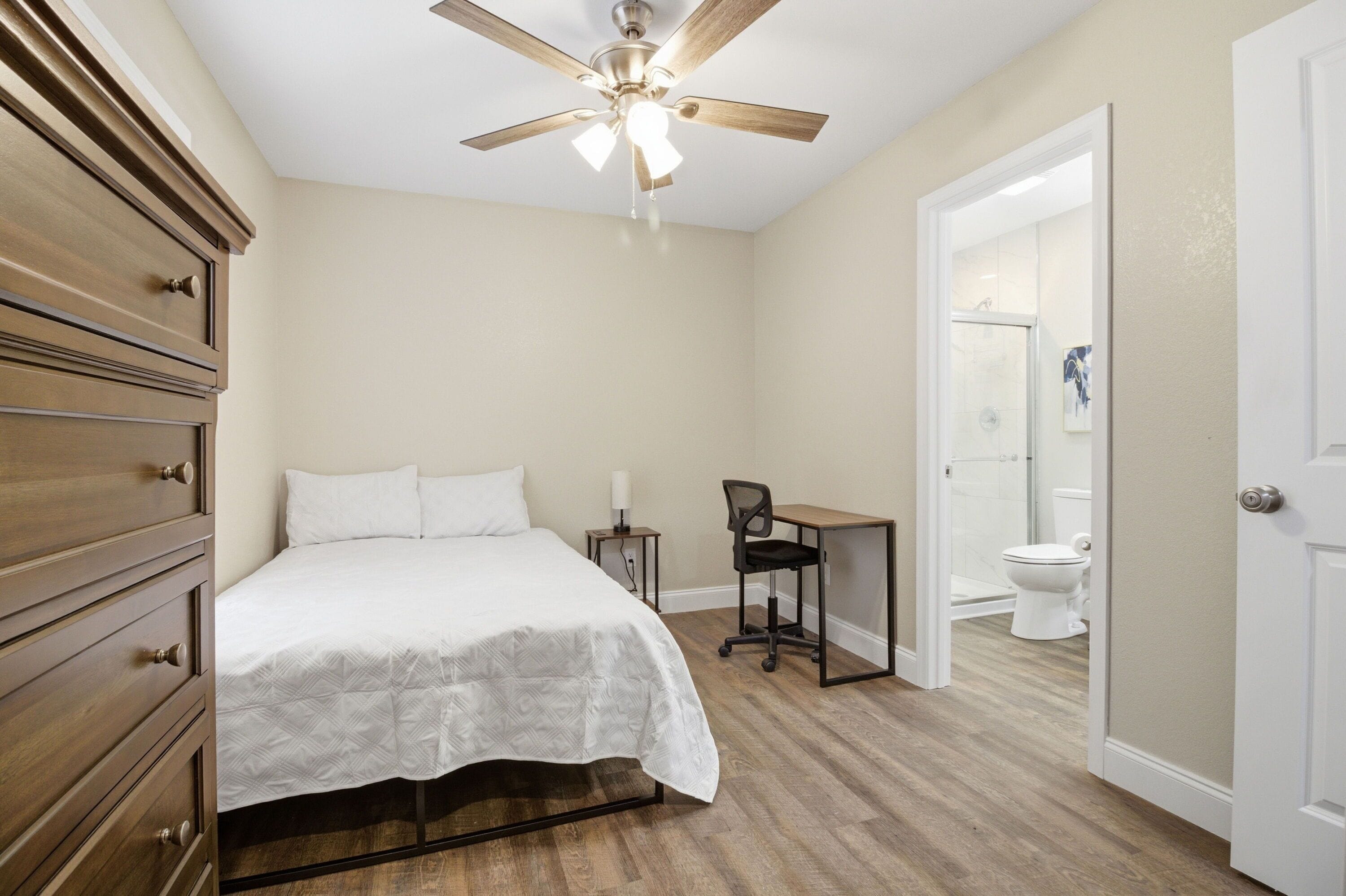 Signature House, 4 Bedrooms, Kitchen | Individually decorated, individually furnished, desk, laptop workspace