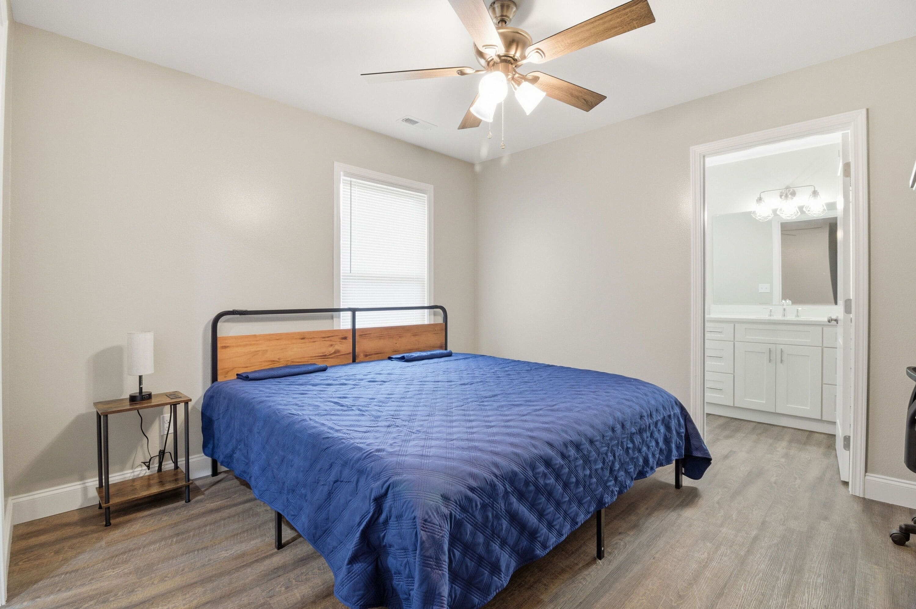 Signature House, 4 Bedrooms, Kitchen | Individually decorated, individually furnished, desk, laptop workspace