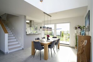 Unclassified image, 2 of 40, button