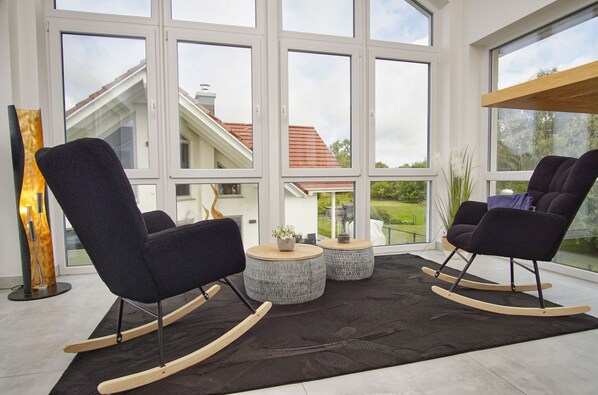 Unclassified image, 1 of 40, button