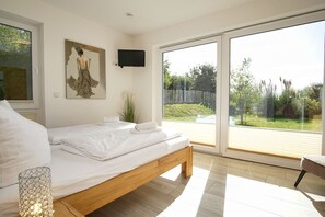 Unclassified image, 5 of 40, button