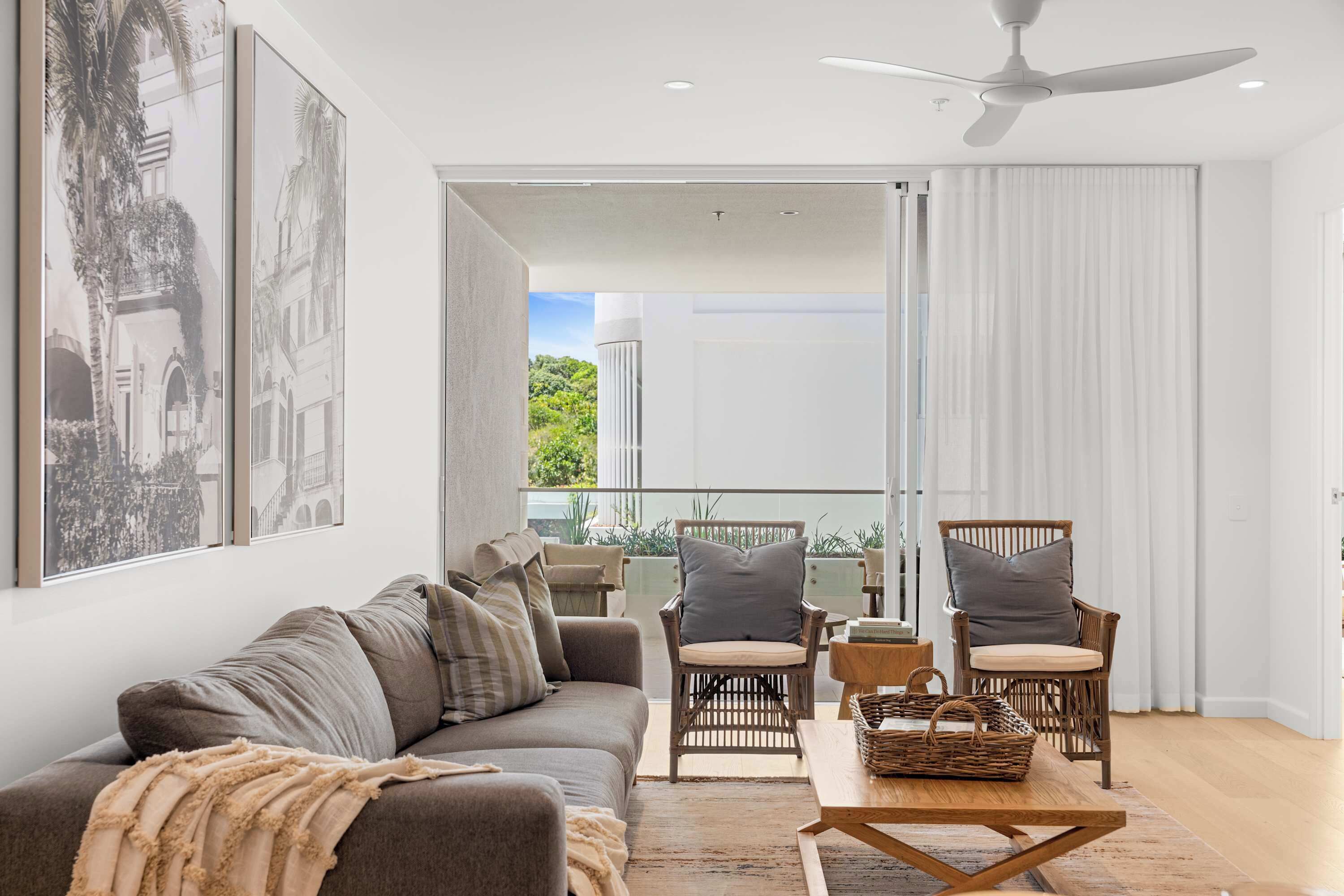 テレビ、書庫、書斎 / ワークスペース