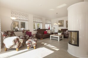 TV, table tennis, stereo