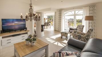 TV, table tennis, stereo