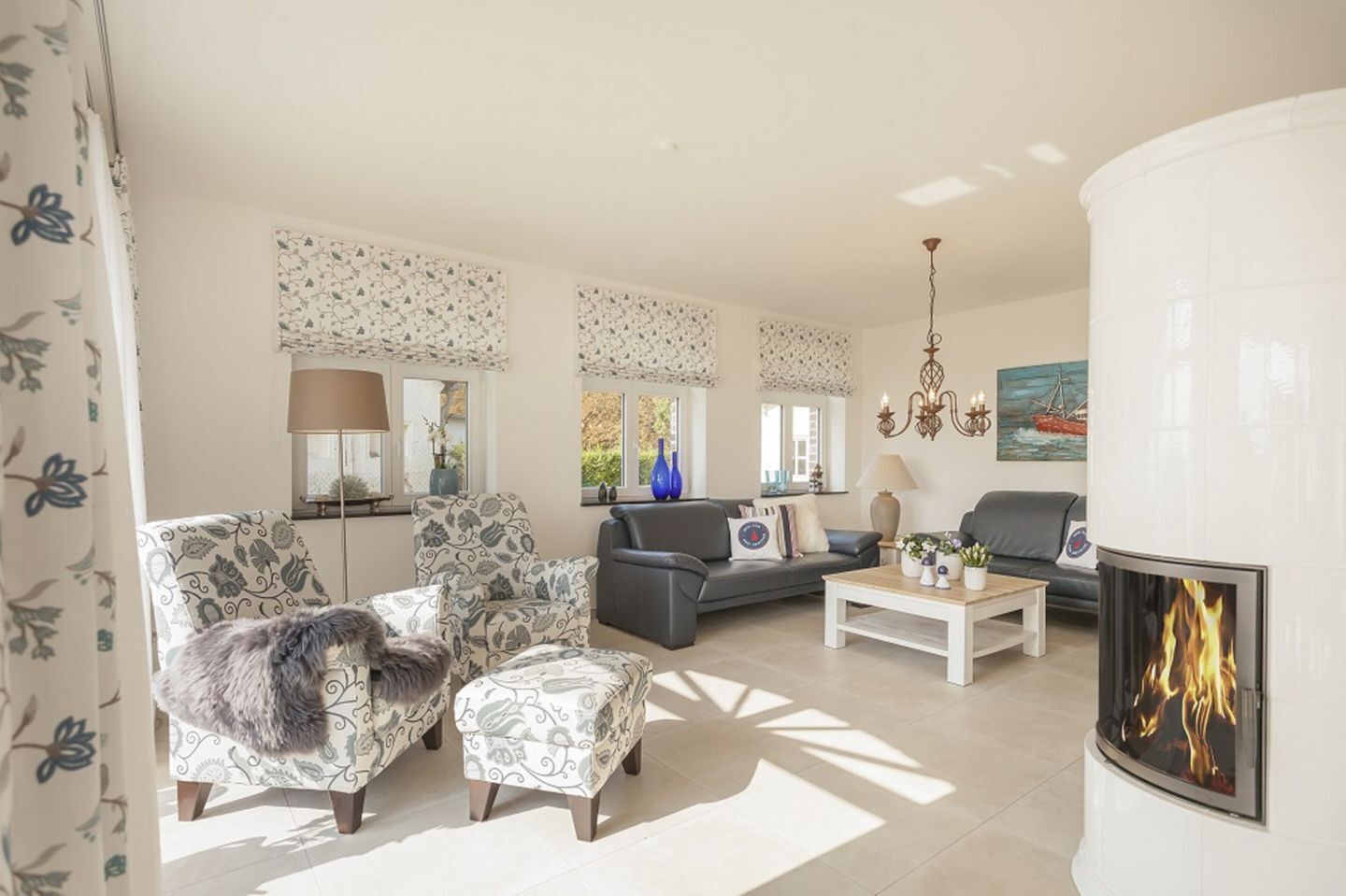 Fernseher, Tischtennisplatte, Stereoanlage