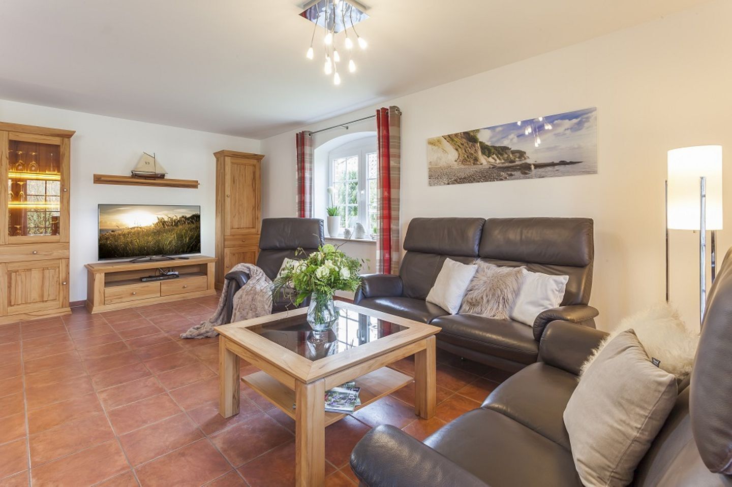 TV, caminetto, lettore DVD, tavolo da ping pong