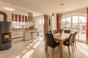 Dining - Haus Hafenflair - Brick house at the sailing harbor with its own sauna - Haus Hafenflair (Mönchgut)