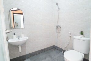 Free toiletries, soap, shampoo, toilet paper