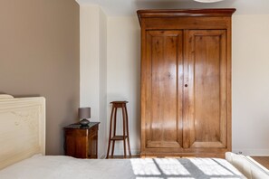 2 bedrooms, iron/ironing board