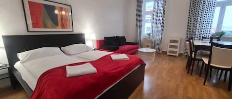 Apartamento básico | Ferros/tábuas de passar roupa, Wi-Fi de cortesia