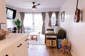 Smart TV, libri, impianto stereo