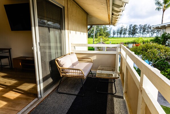 Property grounds - Ocean+Mountain+Pool View Upgraded Condo- Steps from the beach centrally located (Kapaʻa)