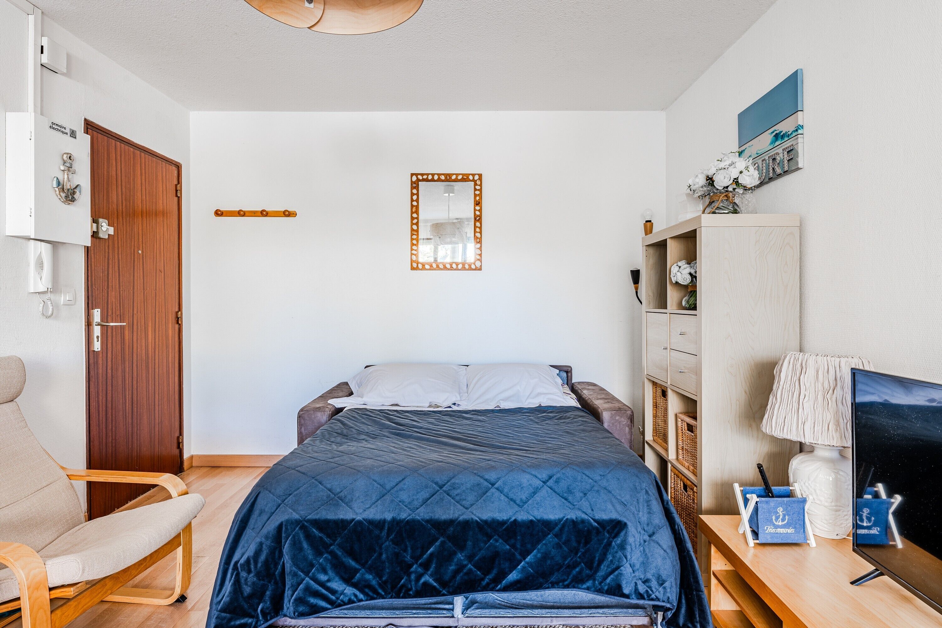 1 chambre, fer et planche à repasser, draps fournis