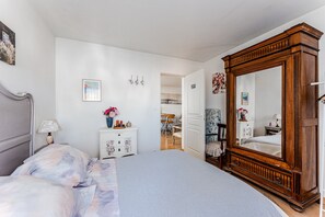 1 室のベッドルーム、アイロン / アイロン台、ベッドシーツ