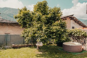 Bain à remous extérieur