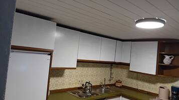 Fridge, oven, coffee/tea maker, electric kettle