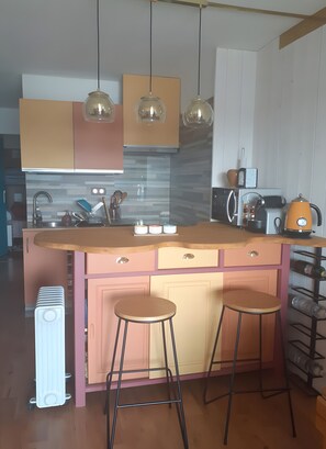 Fridge, microwave, stovetop, coffee/tea maker