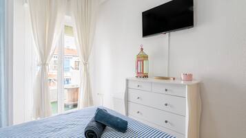 1 dormitorio, tabla de planchar con plancha, wifi y ropa de cama