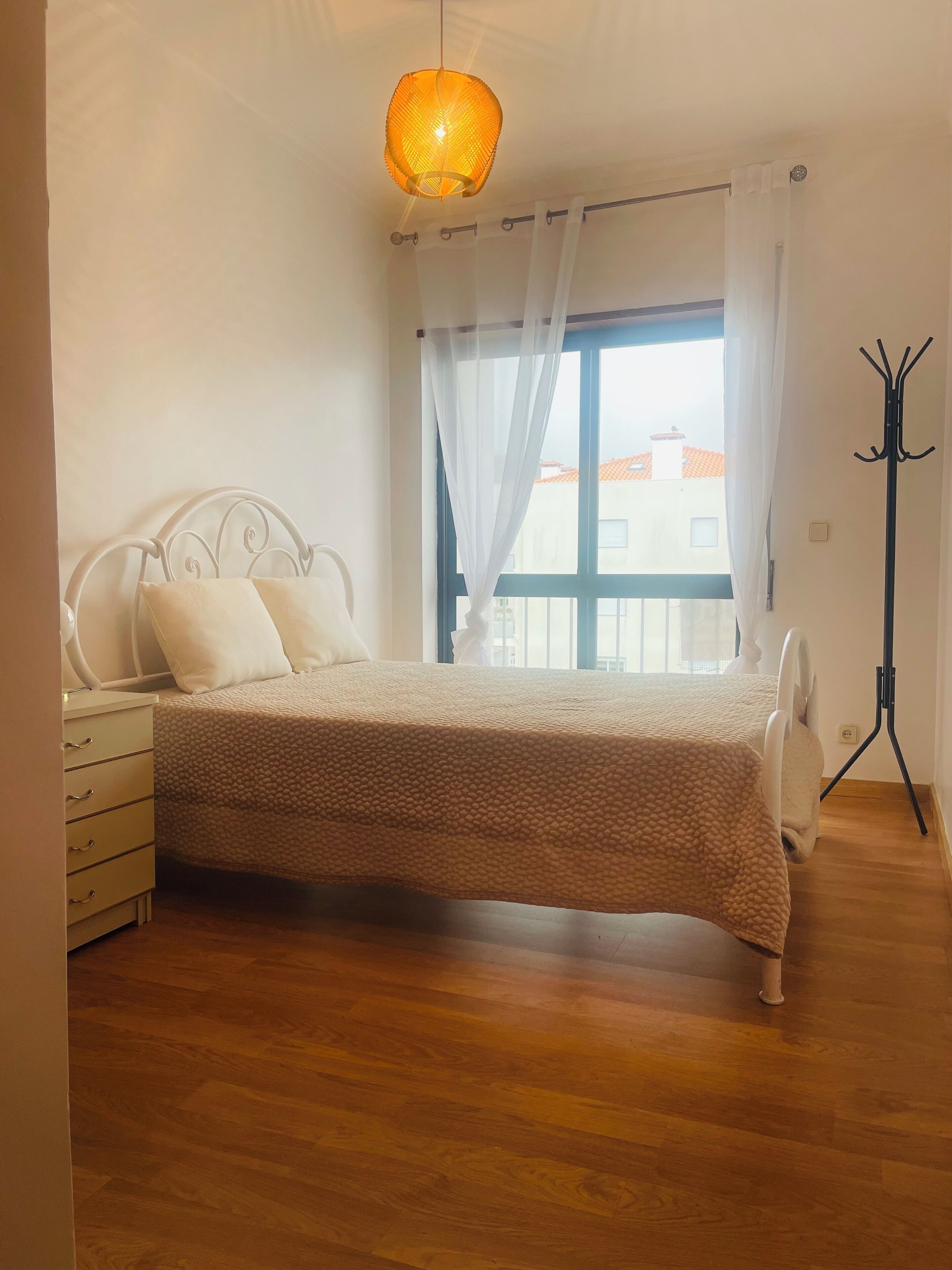 3 bedrooms, bed sheets