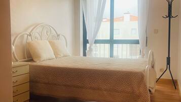 3 bedrooms, bed sheets