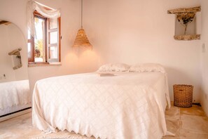 3 slaapkamers, een strijkplank/strijkijzer, gratis wifi, beddengoed