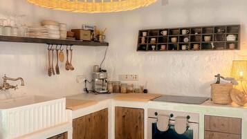 烤箱、炉灶、茶具/咖啡用具、电热水壶