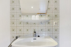 Een douche, handdoeken