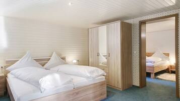 3 habitaciones, tabla de planchar con plancha, wifi y ropa de cama