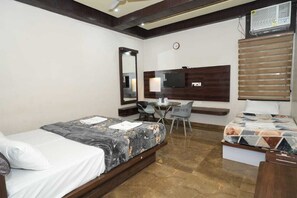 Deluxe Room - Raj Mahal Hotel (Varanasi)