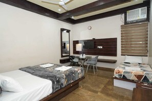 Deluxe Room - Raj Mahal Hotel (Varanasi)