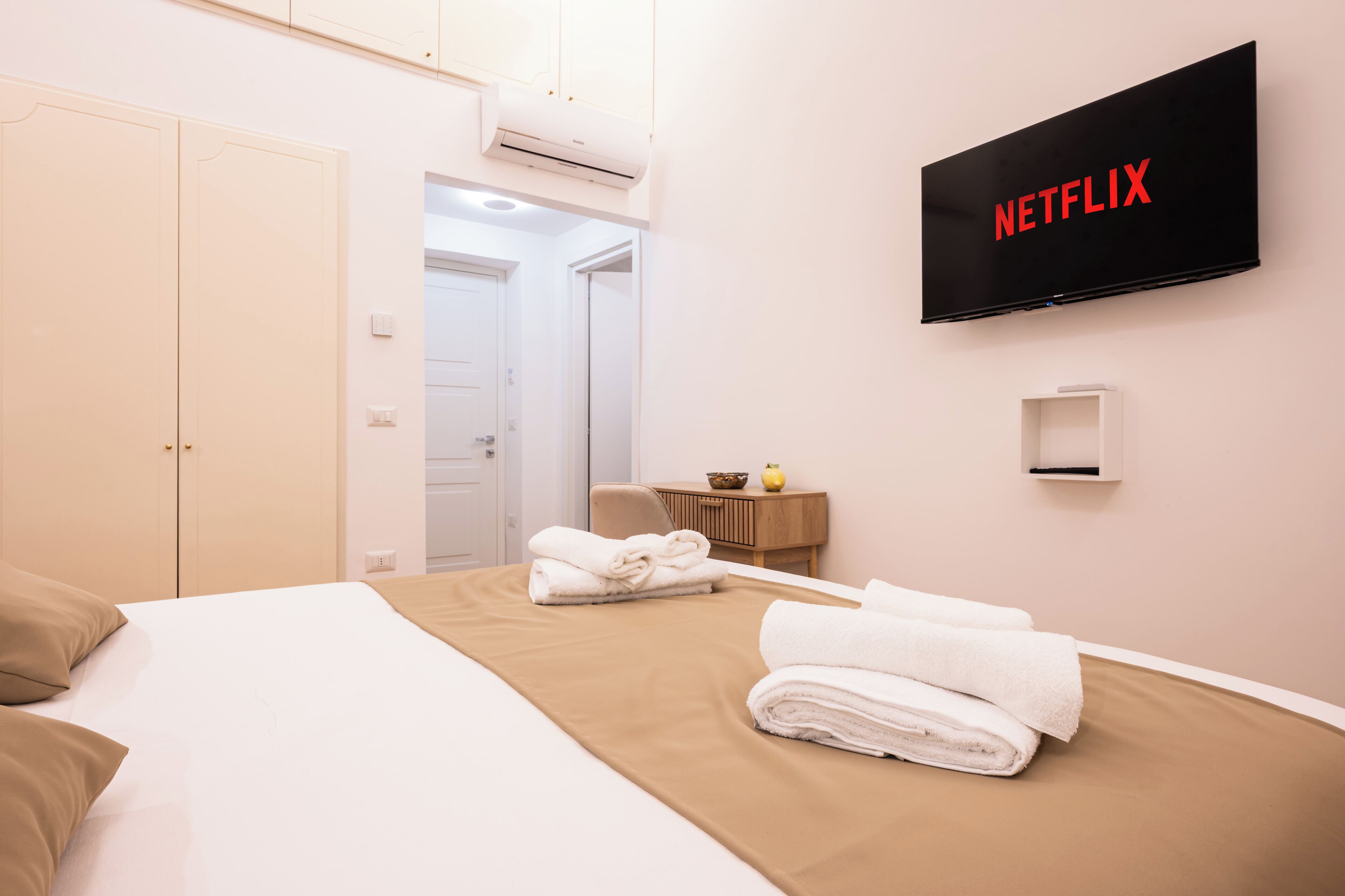 1 bedroom, desk, free WiFi, bed sheets