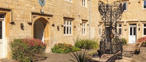 المنشأة من الخارج