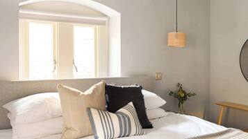 10 Schlafzimmer, Bügeleisen/Bügelbrett, Reisekinderbett, WLAN