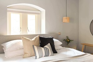 10 Schlafzimmer, Bügeleisen/Bügelbrett, Reisekinderbett, WLAN