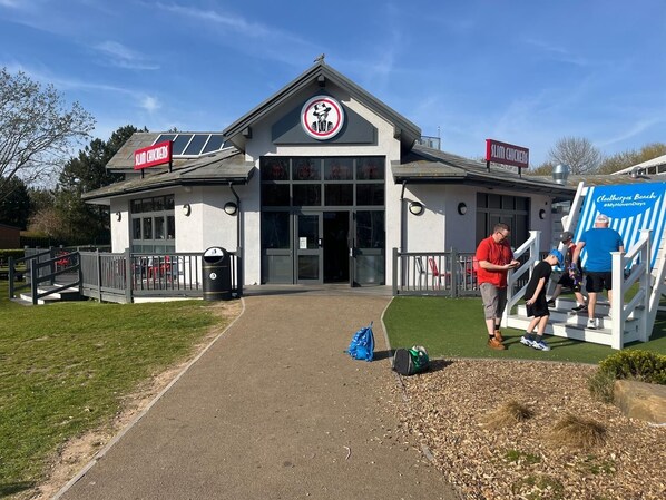 المنشأة من الخارج