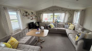 House, 3 Bedrooms, Smoking, Terrace | Living room