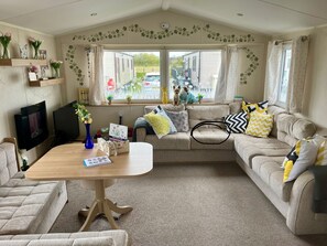 House, 3 Bedrooms, Smoking, Terrace | Living room