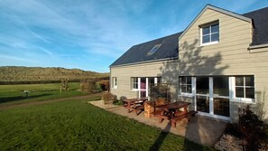 Vista frontal de la propiedad