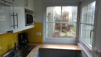 Gîte Duplex 3 pièces 4 personnes | Private kitchen | Fridge, microwave, stovetop, dishwasher