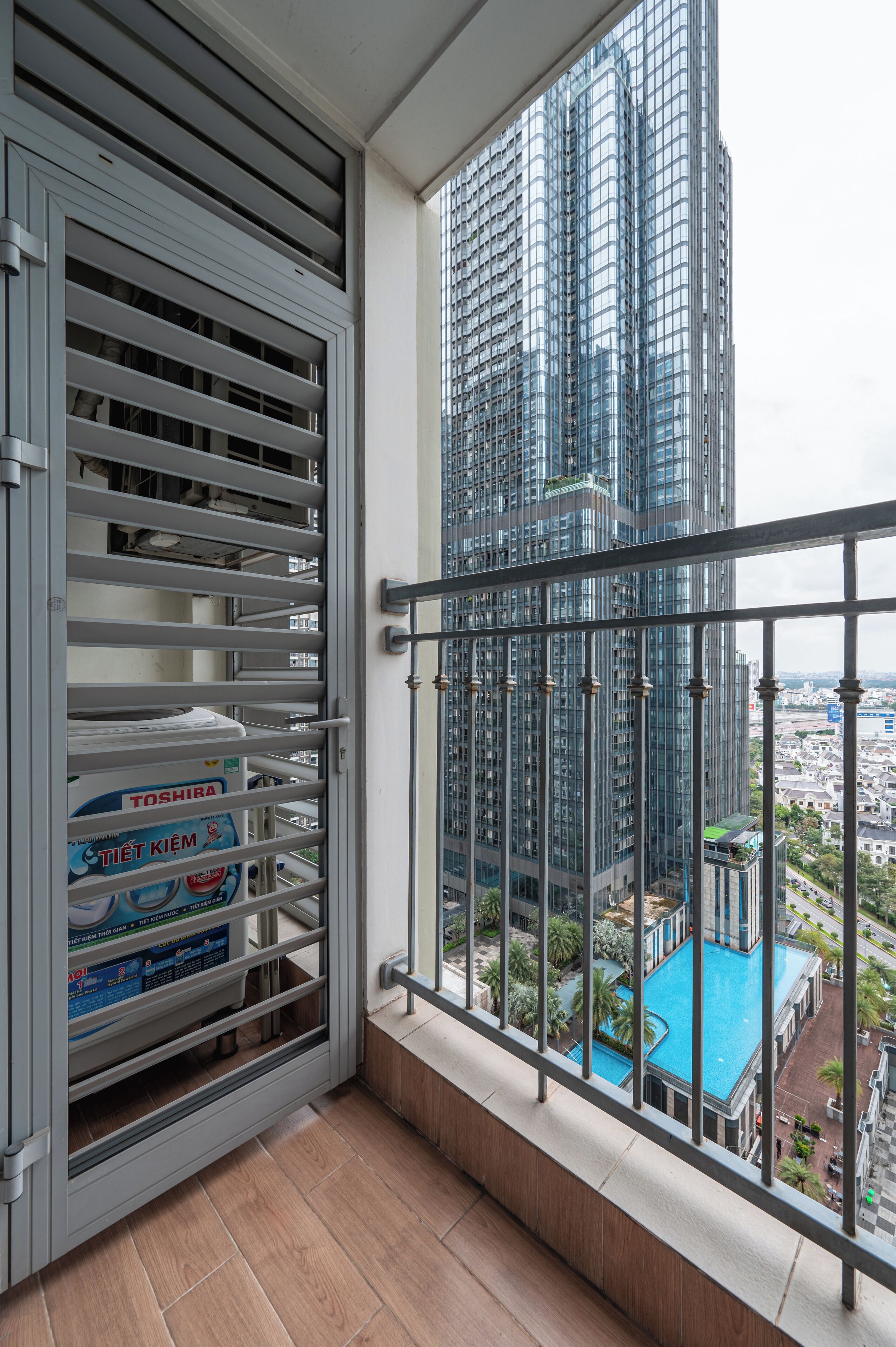 Deluxe Apartment, 1 King Bed with Sofa bed, Balcony, City View | Courtyard