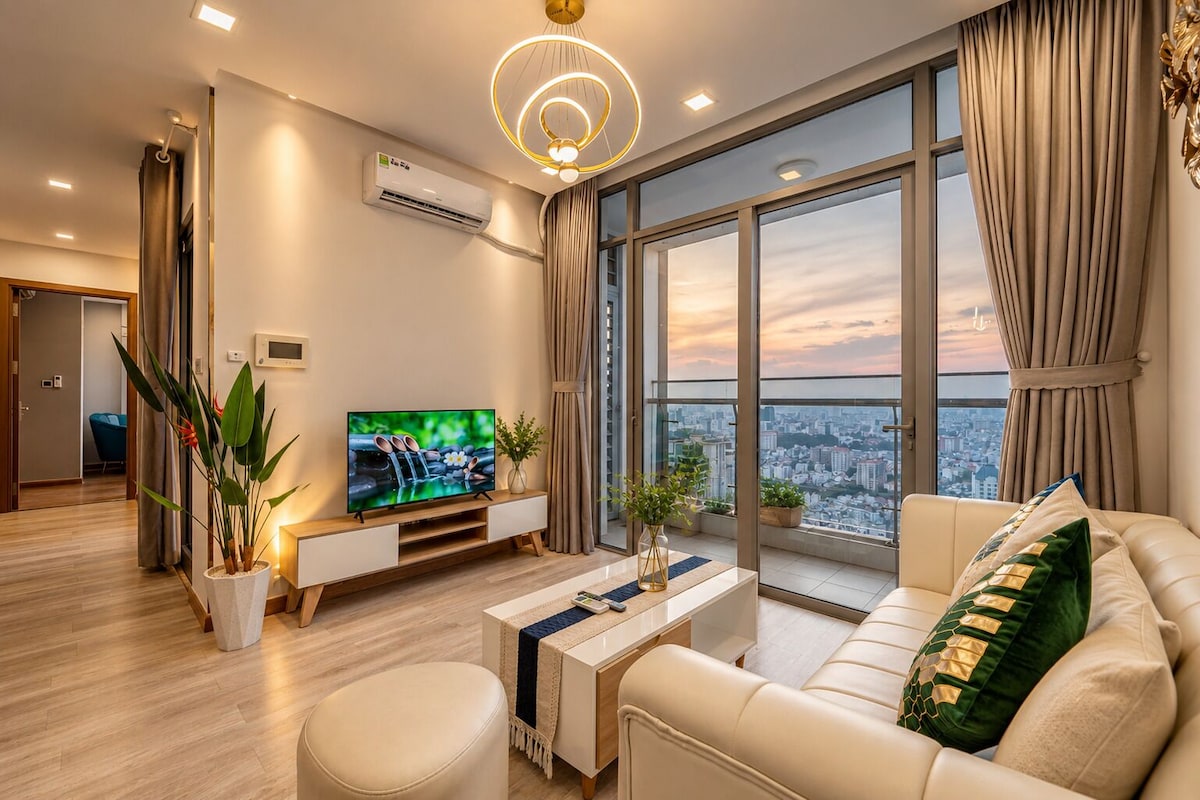 Deluxe Apartment, 2 Bedrooms, Balcony, City View | Living area