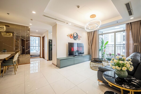 Luxury Apartment, 3 Bedrooms, Balcony, City View | Living area | Flat-screen TV, books