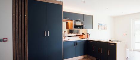 Réfrigérateur, micro-ondes, four, grille-pain