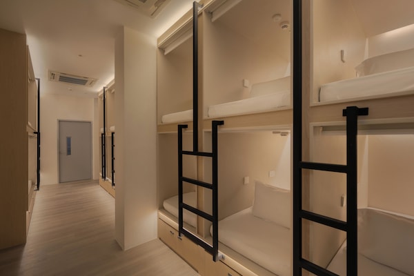 Dormitorio compartido estándar, solo para mujeres | Cortinas opacas y sistema de insonorización