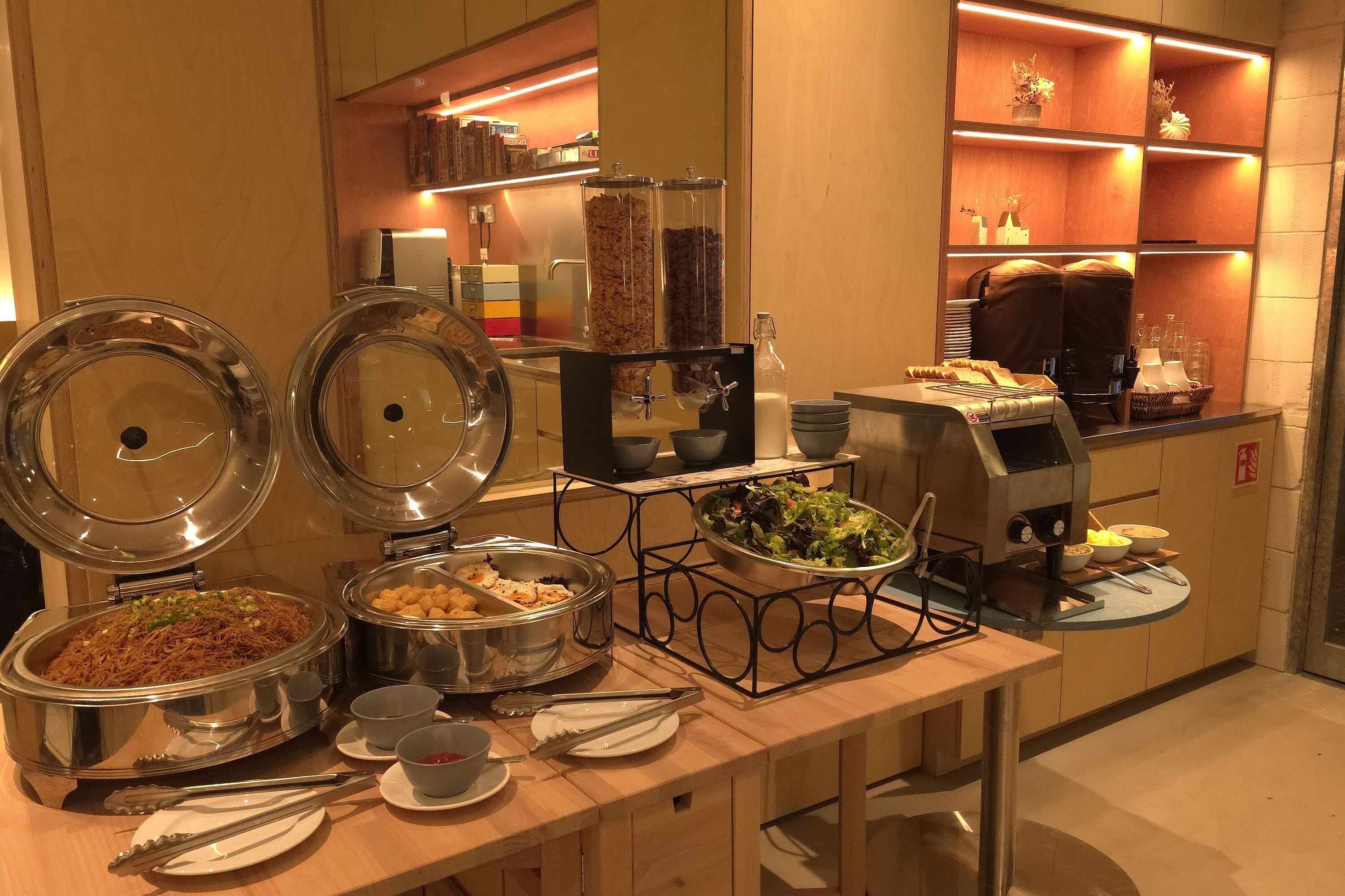 Free daily buffet breakfast