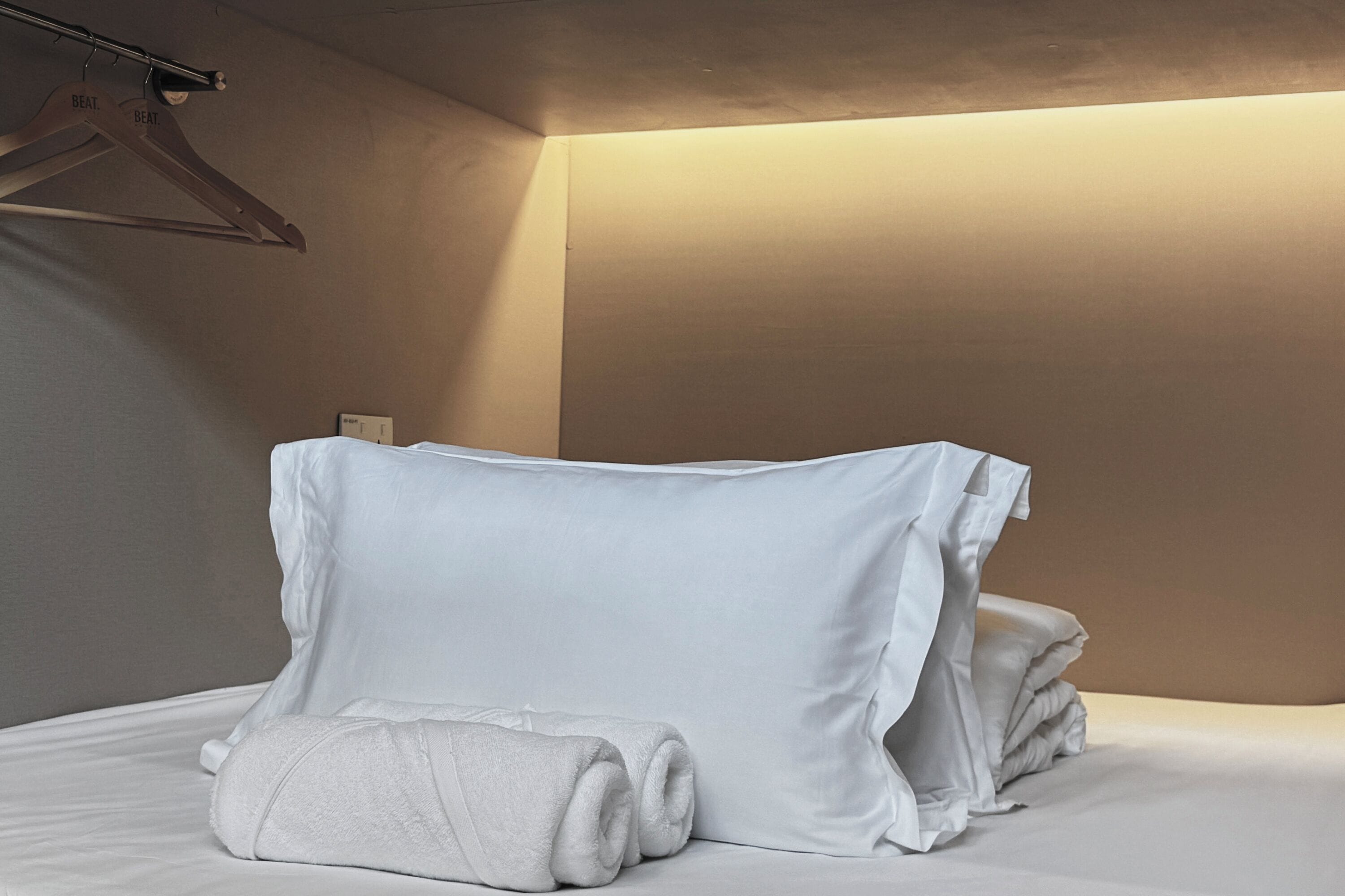 مستلزمات مجانية للعناية الشخصية، مجففات شعر، مراحيض شطف، مناشف