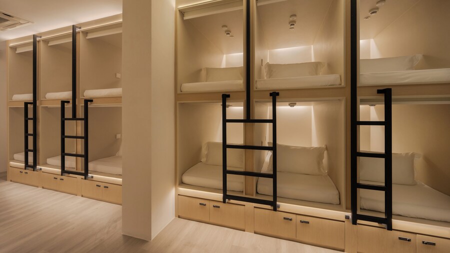 BEAT. 1932 Hostel at Chinatown